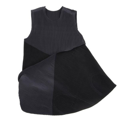 ISSEY MIYAKE つまみプリーツアシンメトリーノースリーブ