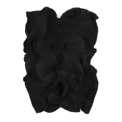 ISSEY MIYAKE 3Dスチームストレッチプリーツノースリーブ